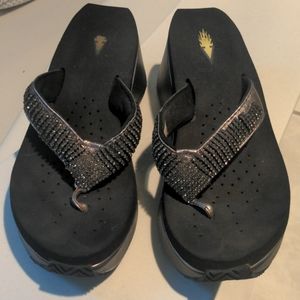 Volatile flip flops